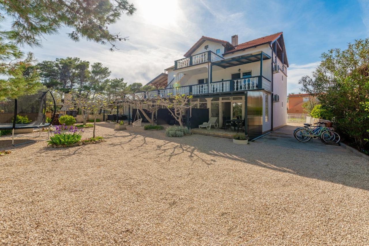 Apartments Villa Agape Vir Buitenkant foto