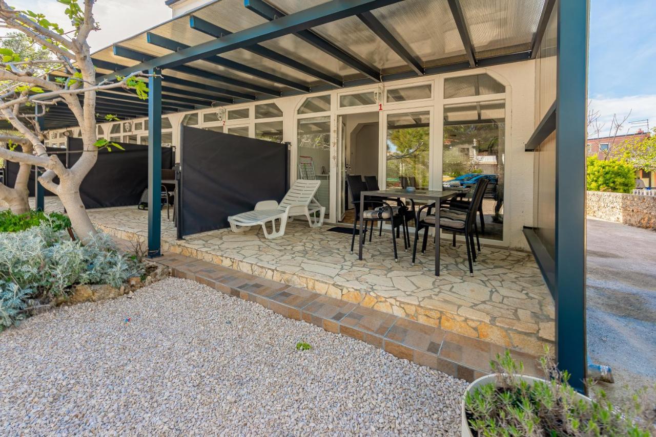 Apartments Villa Agape Vir Buitenkant foto